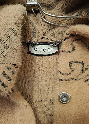 Час загорнутися в осінь: пальто  gucci 5