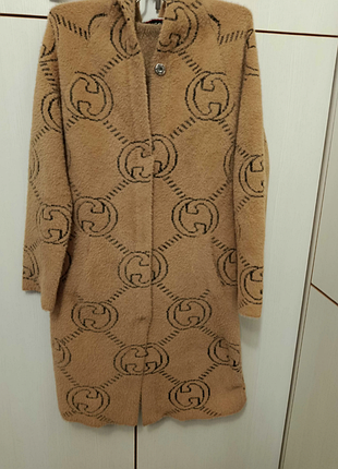 Час загорнутися в осінь: пальто  gucci 2