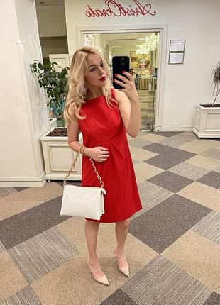 Сукня стримана по коліно, на розмір s, valentino