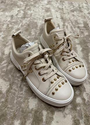 Бежеві жіночі кеди michael kors evy astor stud leather sneaker 2