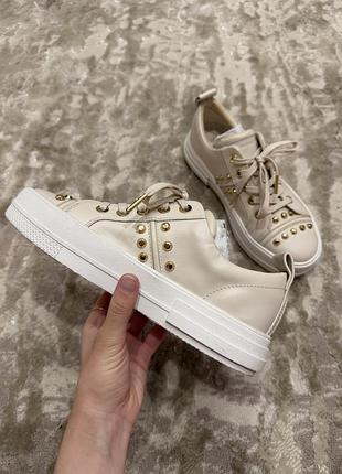 Бежеві жіночі кеди michael kors evy astor stud leather sneaker 5