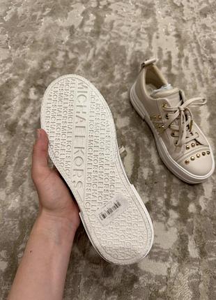 Бежеві жіночі кеди michael kors evy astor stud leather sneaker 7
