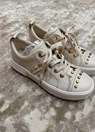 Бежеві жіночі кеди michael kors evy astor stud leather sneaker 8