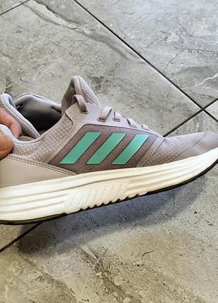 Оригинальные женские кроссовки adidas в идеальном состоянии. 2