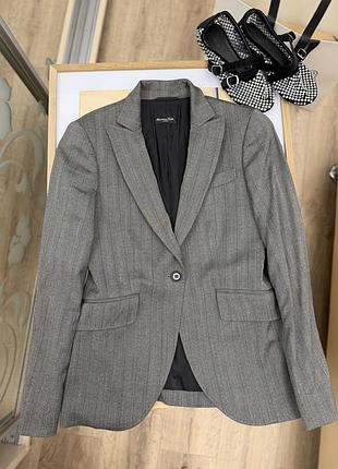 Женские  серый шерстяной пиджак massimo dutti