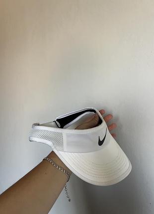 Білий спортивний козирок nike з dri-fit 2