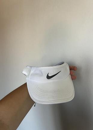 Білий спортивний козирок nike з dri-fit 3