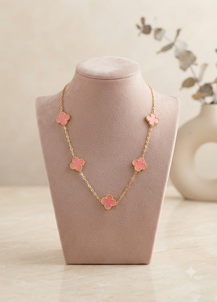 Нежное колье клевера в стиле van cleef (5 мотивов, розовый перламутр), золотая цепочка