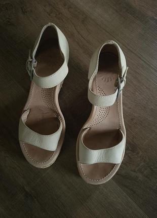 Кожаные босоножки на танкетке ugg atasha wedge р. 36 2