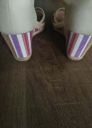 Кожаные босоножки на танкетке ugg atasha wedge р. 36 4