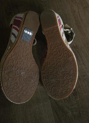 Кожаные босоножки на танкетке ugg atasha wedge р. 36 5