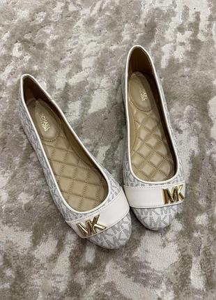 Шкіряні балетки бежеві  michael kors jilly ballet оригінал нові