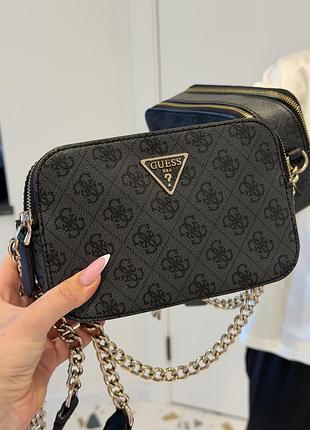 Оригінальна жіноча сумка guess у сірому кольорі з фірмовим принтом