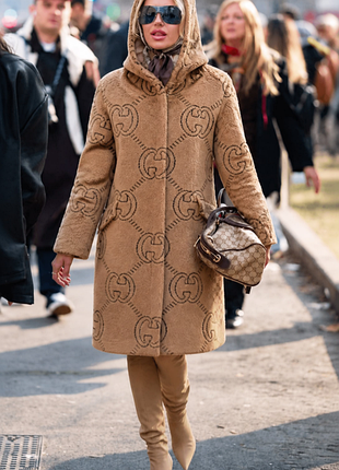 Час загорнутися в осінь: пальто  gucci