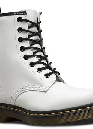 Белые кожаные ботинки на шнурках