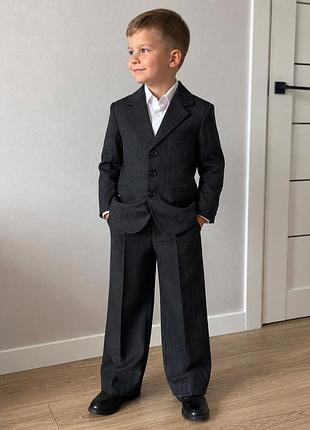 Костюм на мальчика 6-7 лет брюки и пиджак