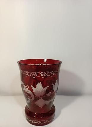 Ваза egermann. рубиновое стекло.