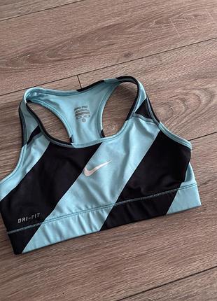 Спортивний топ nike xs розміру