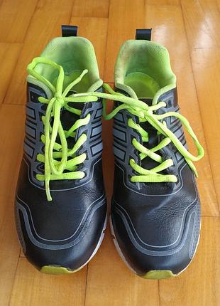 Кроссовки adidas черные с салатовым