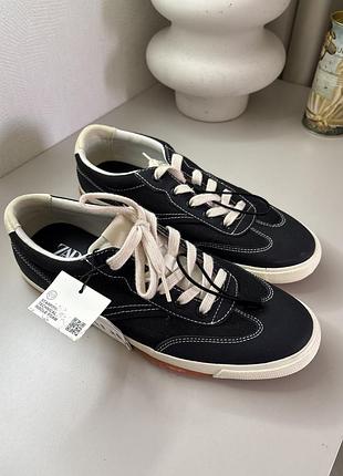 Кросівки під джинс zara
