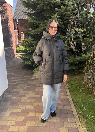 Чорна зимова куртка оптимальної довжини-85см на тінсулейті в розмірах: 42-60