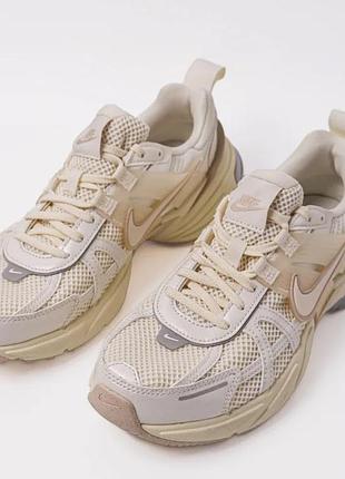 Продам кросівки nike v2k run
