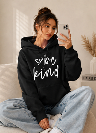 Худи женское черное с капюшоном, толстовка с надписью be kind, оверсайз худи с карманом кенгуру, теплая молодежная кофта, повседневный спортивный стил