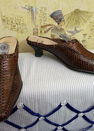 Шкіряні мюлі з плетеної шкіри