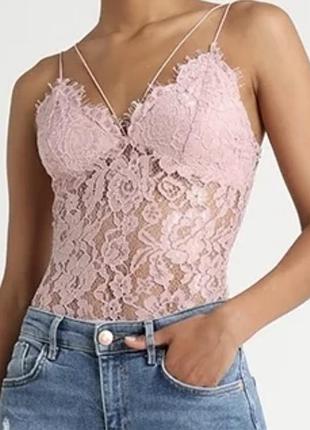 Пудрово-розовый кружевной боди missguided #4538