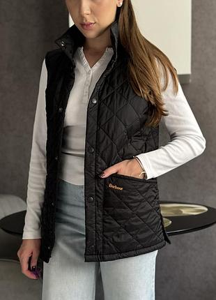 Жіноча чорна жилетка barbour