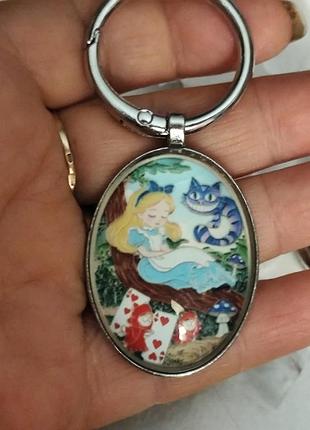 Овальный брелок на ключи алиса в стране чудес чеширский кот