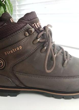 Firetrap - кожаные ,легкие, водонепроницаемые ботинки на мембране .р. 38,5 - 24,5 см