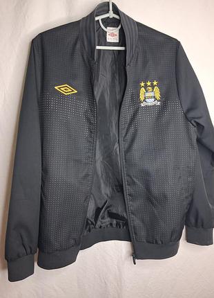 Продам оригинальную тренировочную куртку футбольного клуба manchester city, выпущенную легендарным брендом umbro для исторического сезона 2011/2012.