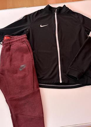 Спортивний костюм