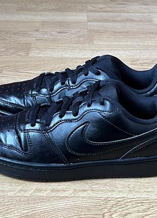 Кроссовки nike оригинал в отличном состоянии 37 размер