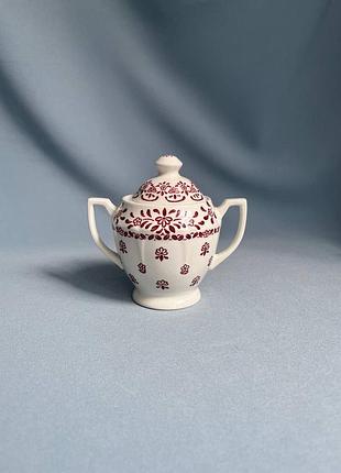 Вінтажна цукорниця з кришкою royal staffordshire burgundie від j. & g. meakin, england.