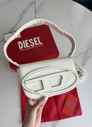 Diesel white (дефект на лого, цятка на шкірі)