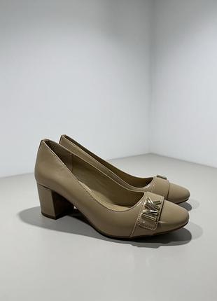 Жіночі туфлі на підборах michael kors jilly flex pump шкіряні бежеві човники майкл корс оригінал лаковані