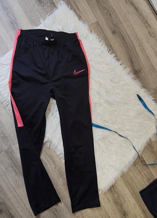 Круті спортивні штани nike на зріст  158-164 см