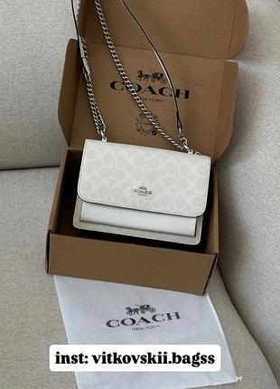 Сумочка mini klare crossbody in signature canvas white🩷