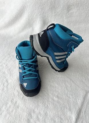 Черевики фірми adidas 33 розміри за устілкою 21,5 см.
