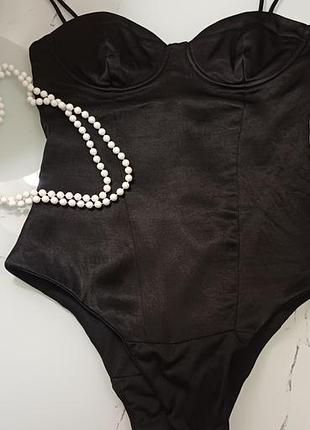 Эффектный боди zara из вискозы с блеском сатина на подкладке, размер s