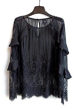 Нарядна мереживна блуза river island.
