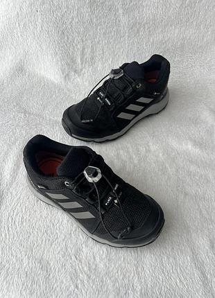Кросівки фірми adidas 30 розміру за устілкою 19 см.