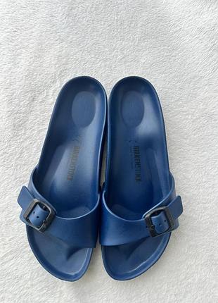 Шльопанці фірми birkenstock 40 розміру за устілкою зазначено 26 см.