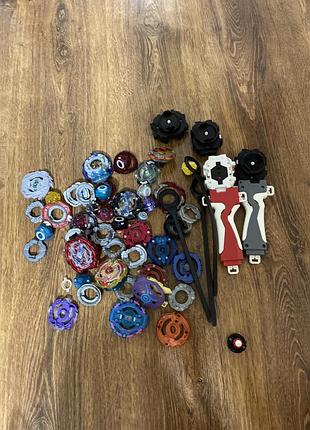 Набір іграшок-дзиґ beyblade burst із різними елементами, частинами та пусковими механізмами (лаунчерами