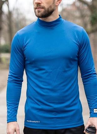 Мужской лонгслив или термокофта бренда uhlsport из серии baslayer (технология smartbreathe®fit) с длинными рукавами и воротником-стойкой