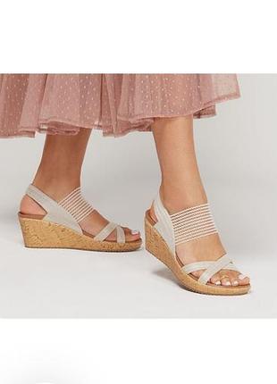 Нові жіночі босоніжки skechers luxe foam на танкетці (розмір 37 / 24 см)