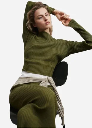 Замечательный укороченный лонгслив в рубчик h&amp;m,p. l