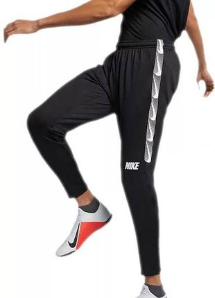 Чоловічі чорні спортивні штани від nike  розмір s оригінал